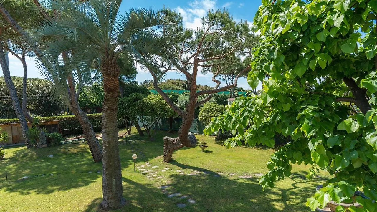 Il Renzito 8, Emma Villas Massa